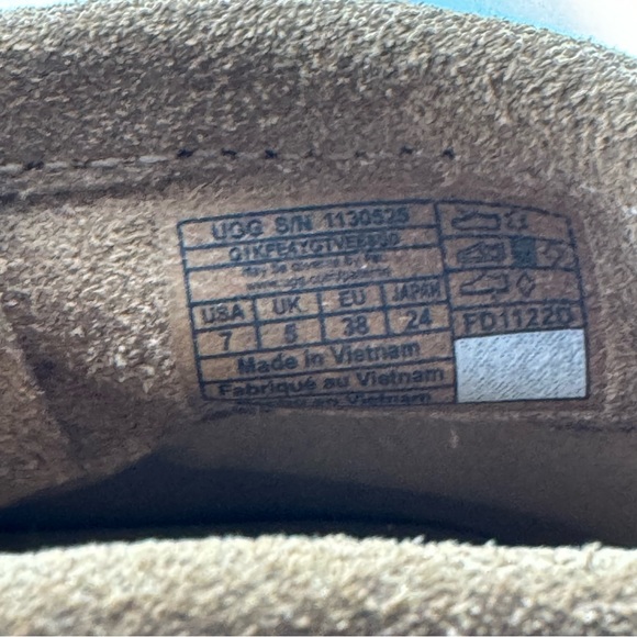 UGG Women's Josefene Cuff Fashion Boot brand New - Picture 9 of 9